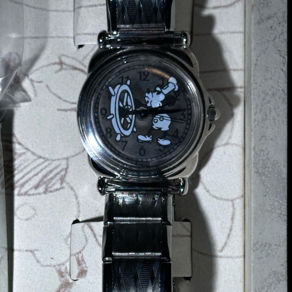 New Disney Watch Collectors Club Series II Steamboat Willie Limited Edition 2051